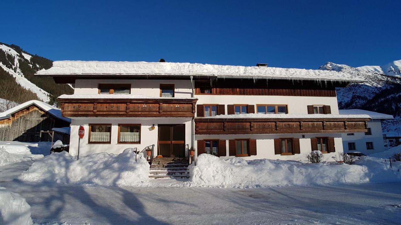 Haus Christof Apartment Holzgau Bagian luar foto